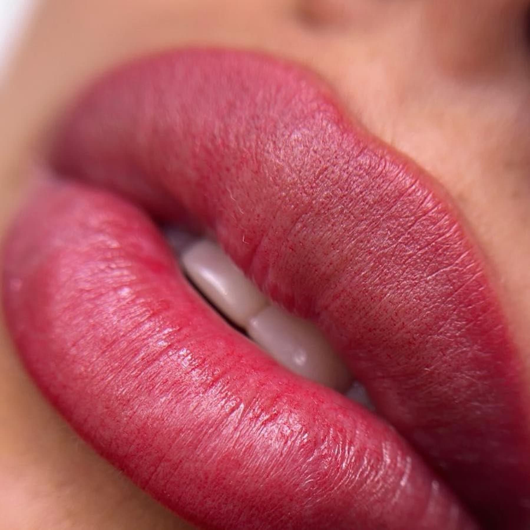 Micropigmentación de labios realizada en el centro